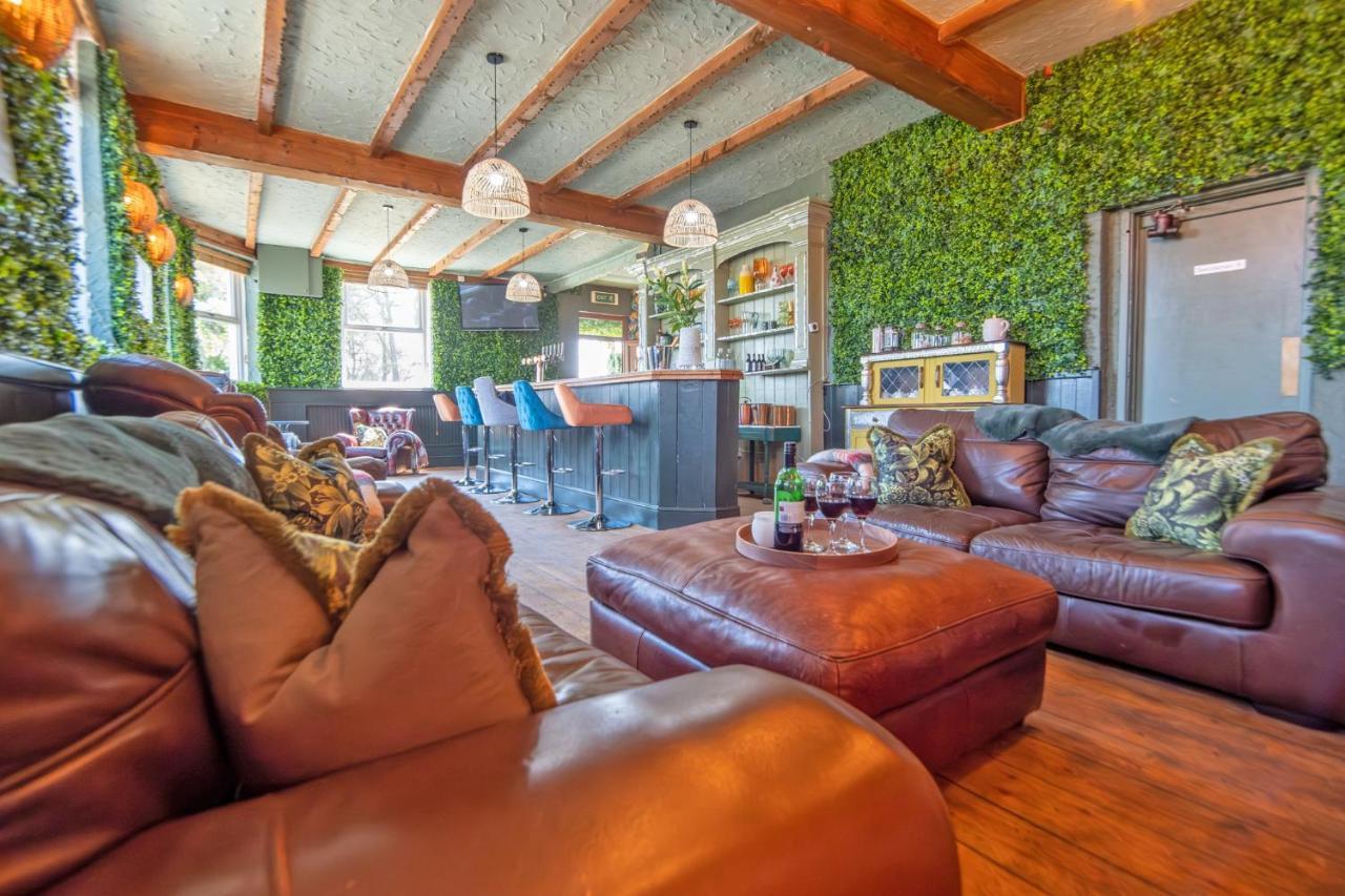 Entire Venue With Accommodation Sleeps Up To 19 - Waterfall Country Escape Wales Coelbren エクステリア 写真