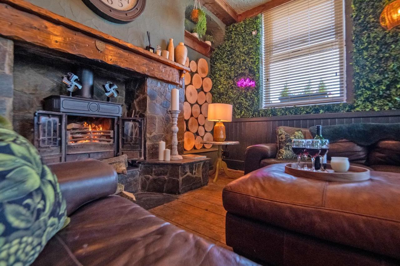 Entire Venue With Accommodation Sleeps Up To 19 - Waterfall Country Escape Wales Coelbren エクステリア 写真