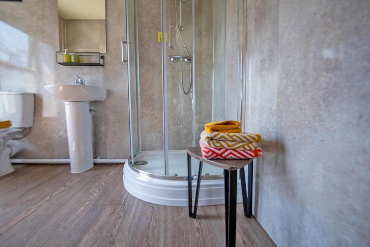 Entire Venue With Accommodation Sleeps Up To 19 - Waterfall Country Escape Wales Coelbren エクステリア 写真