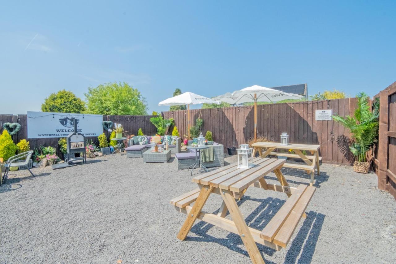 Entire Venue With Accommodation Sleeps Up To 19 - Waterfall Country Escape Wales Coelbren エクステリア 写真