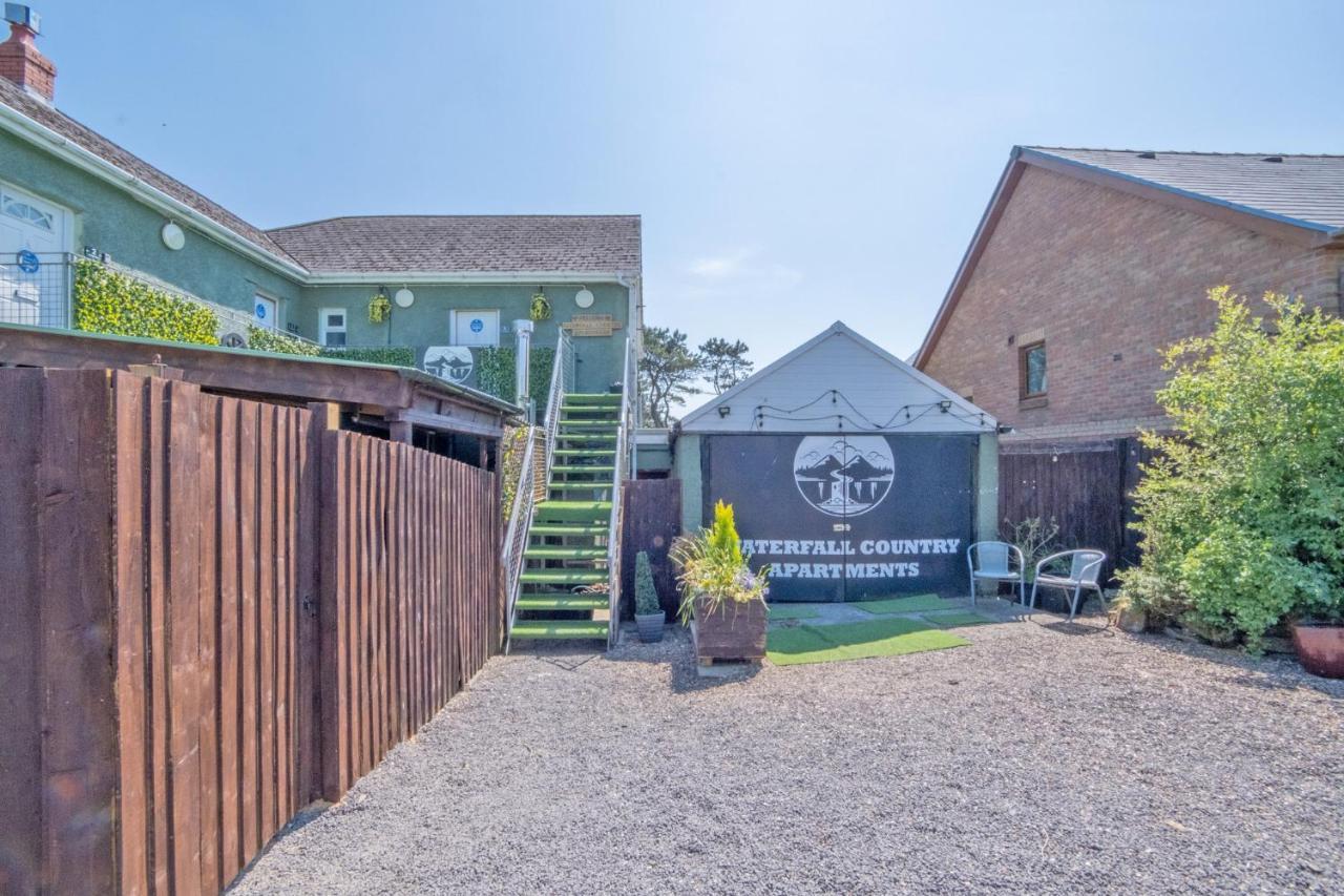 Entire Venue With Accommodation Sleeps Up To 19 - Waterfall Country Escape Wales Coelbren エクステリア 写真