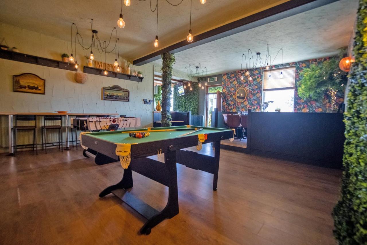 Entire Venue With Accommodation Sleeps Up To 19 - Waterfall Country Escape Wales Coelbren エクステリア 写真