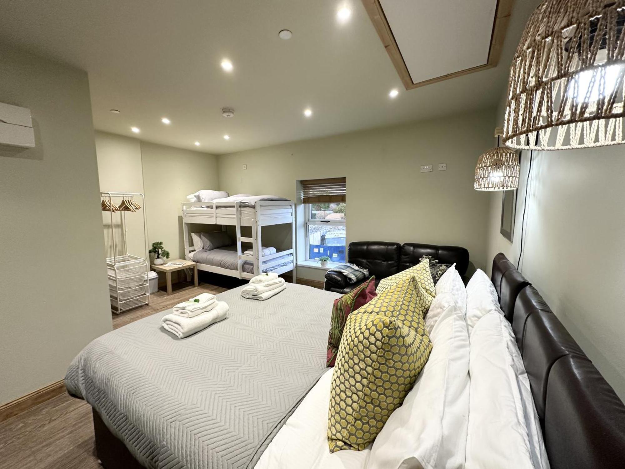 Entire Venue With Accommodation Sleeps Up To 19 - Waterfall Country Escape Wales Coelbren エクステリア 写真